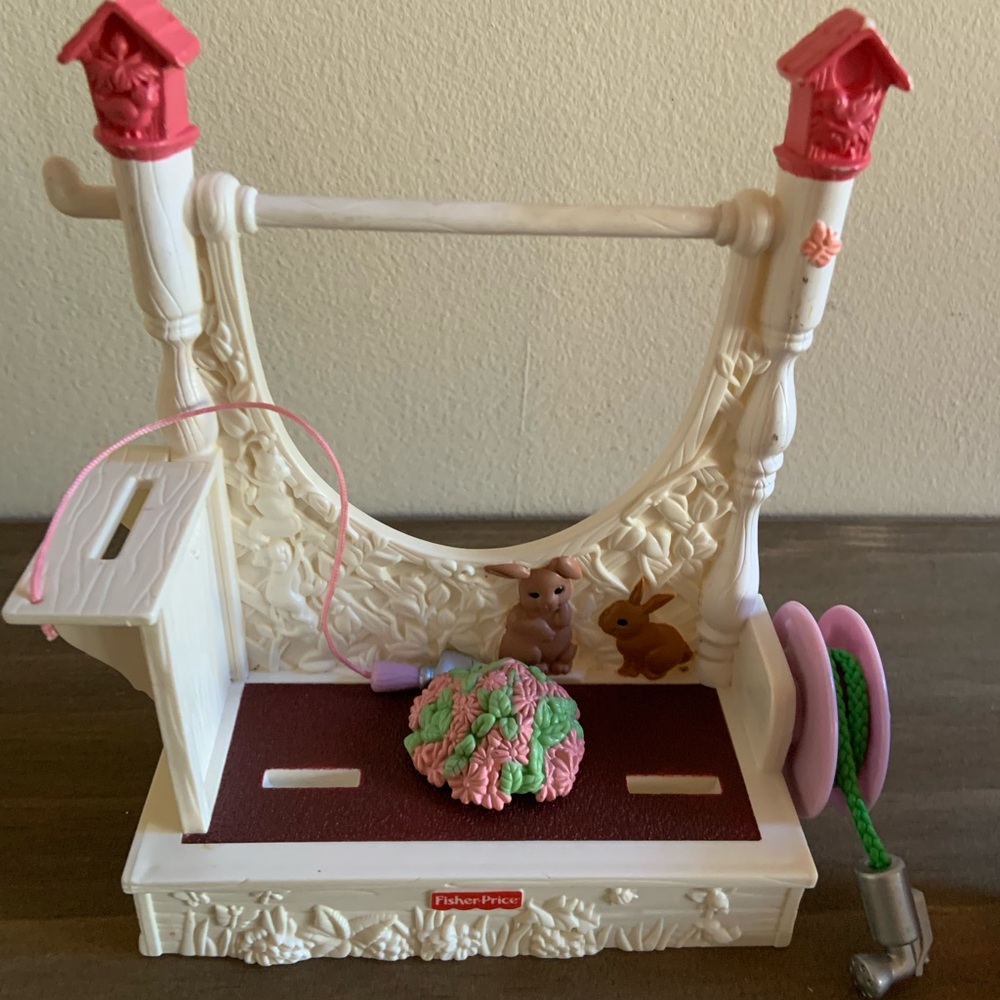 Fisher-Price Loving Family Dollhouse Garden Fun Station & Apron